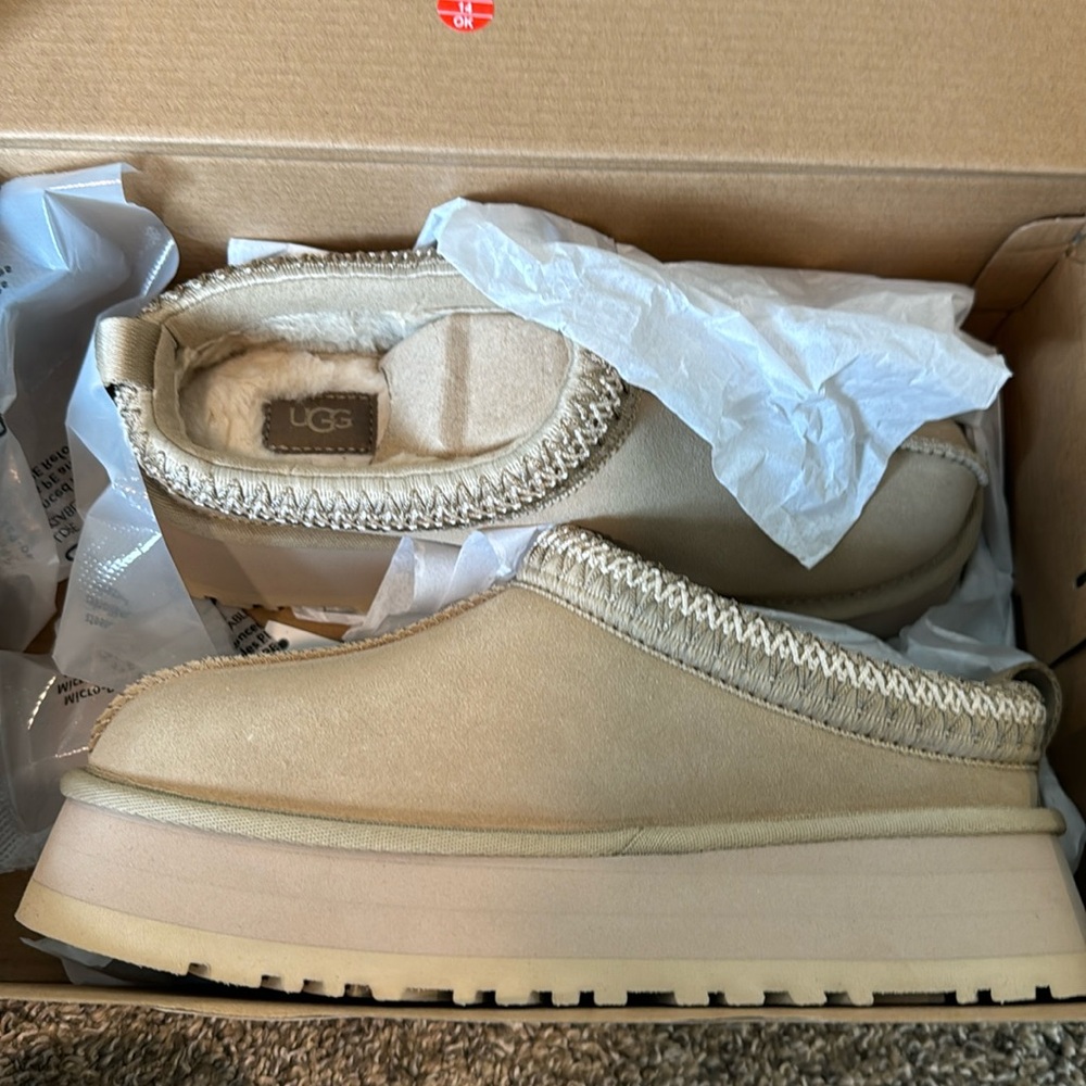 Uggs taupe tazz